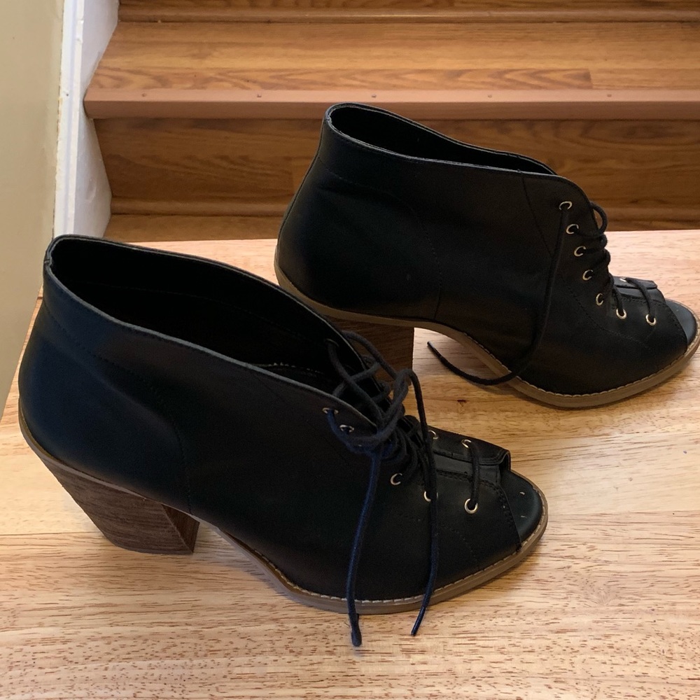 Call It Spring peep toe block heeled booties🌼